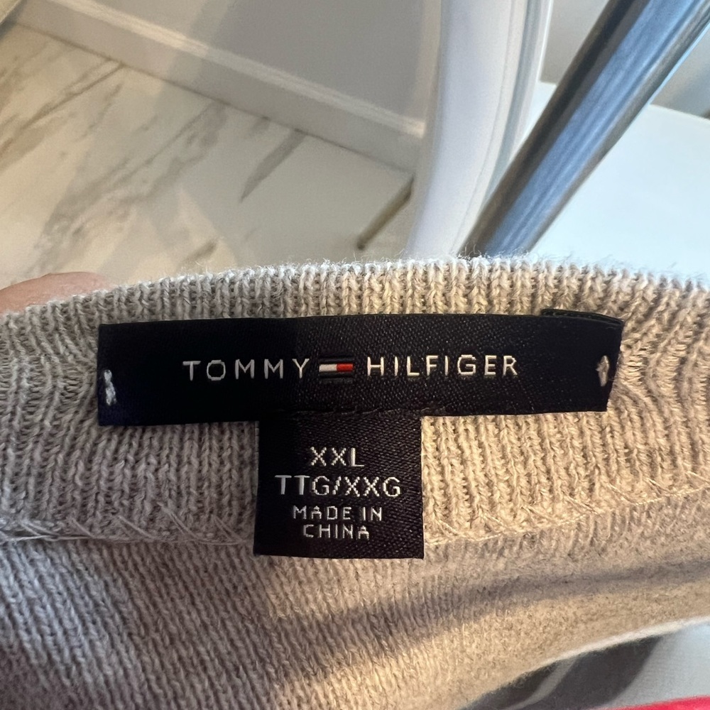 Tommy Hilfiger Sweater - Picture 2 of 4